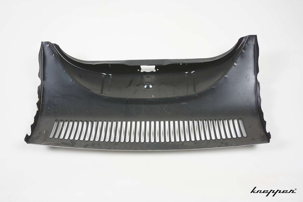 VW Käfer 1302 / 1303 Frontabschlussblech geschlitzt, NOS