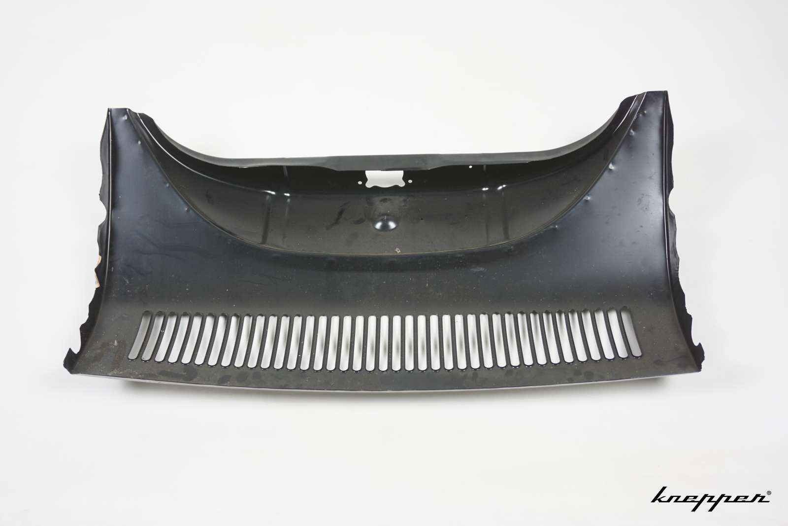 VW Käfer 1302 / 1303 Frontabschlussblech geschlitzt, NOS