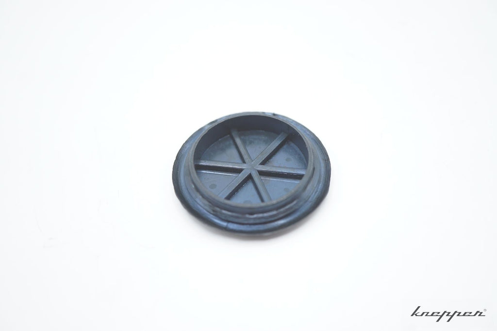 VW Käfer 1302 / 1303 Stopfen in Reserveradmulde über Schrauben, Top Qualität