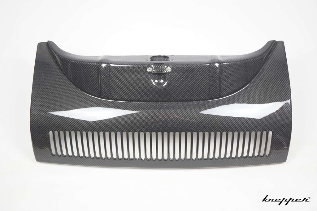 VW Käfer 1302 / 1303 Abschlussblech vorne aus Carbon, geschlitzt, originale Maße