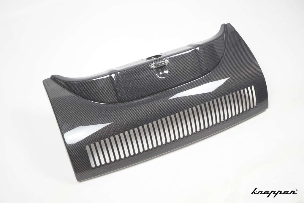 VW Käfer 1302 / 1303 Abschlussblech vorne aus Carbon, geschlitzt, originale Maße