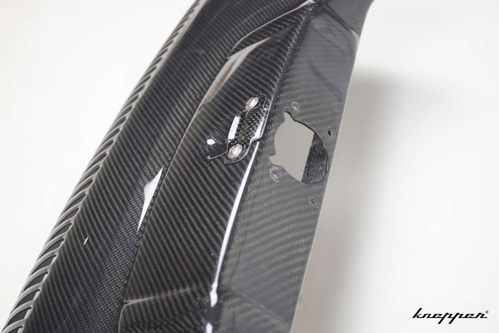 VW Käfer 1302 / 1303 Abschlussblech vorne aus Carbon, geschlitzt, originale Maße