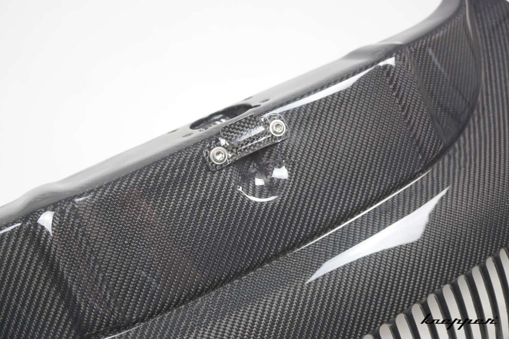 VW Käfer 1302 / 1303 Abschlussblech vorne aus Carbon, geschlitzt, originale Maße