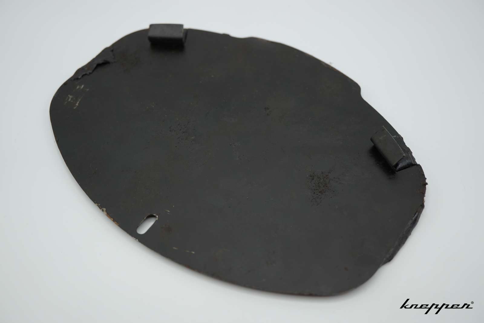 VW Käfer Verschlussdeckel auf dem Rahmentunnel