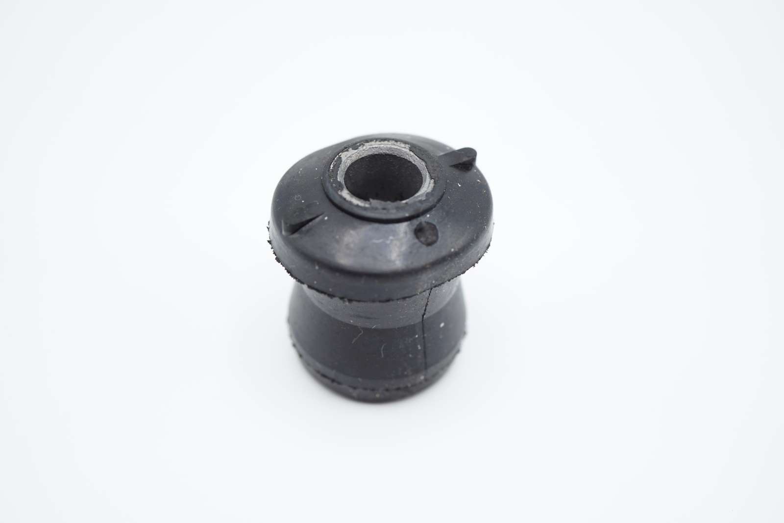 VW Käfer 1302 / 1303 Stabigummi im Querlenker, bis Bj. 07/73