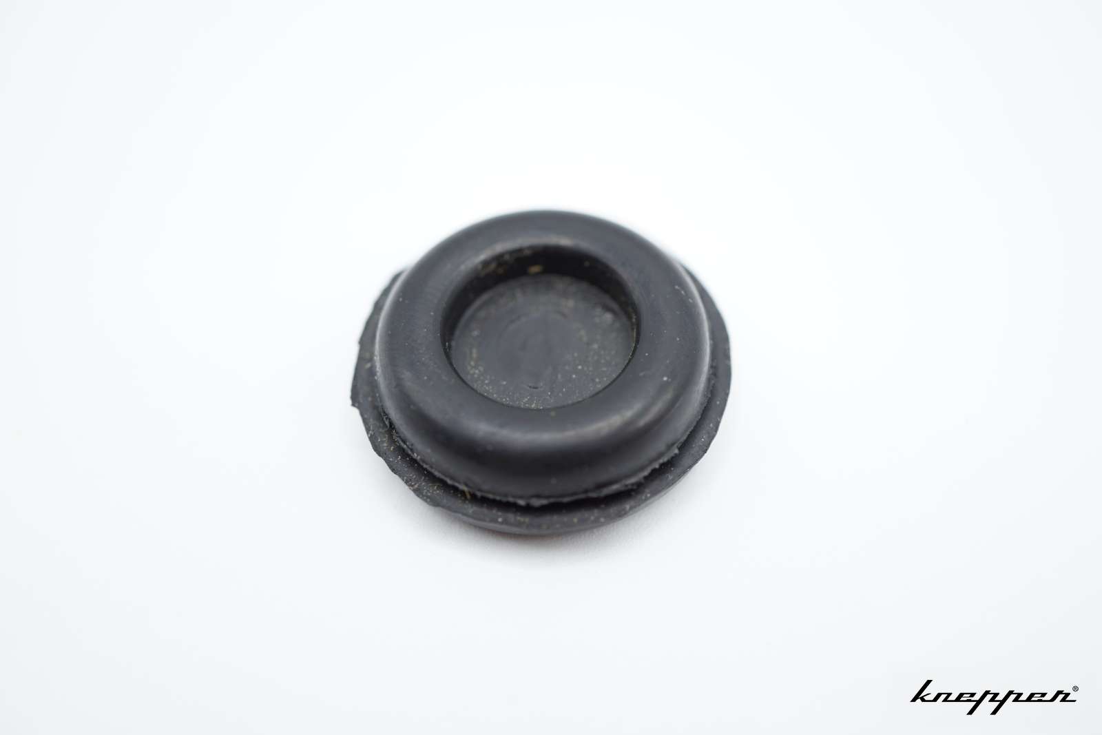VW Käfer Kabeldurchführung im Seitenteil hinten für Rückleuchtenkabel, 15mm, ab Bj. 08/64