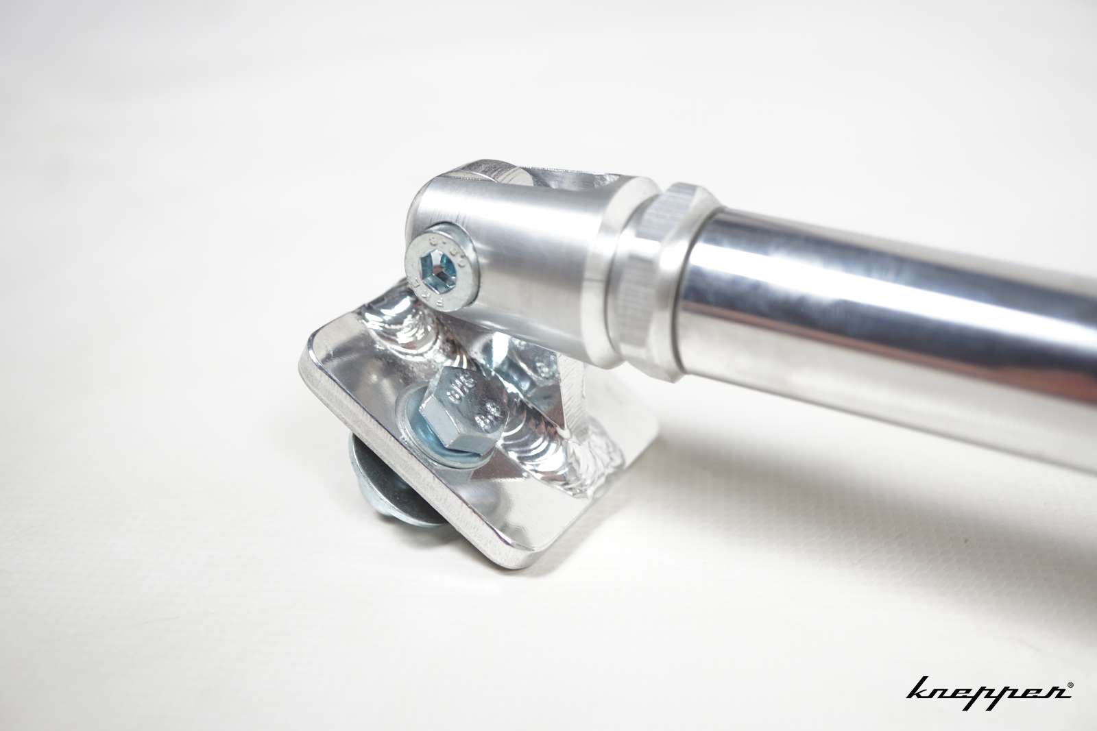VW Käfer 1302 / 1303 Kreuzdomstrebe Federbeinabstützung aus Aluminium