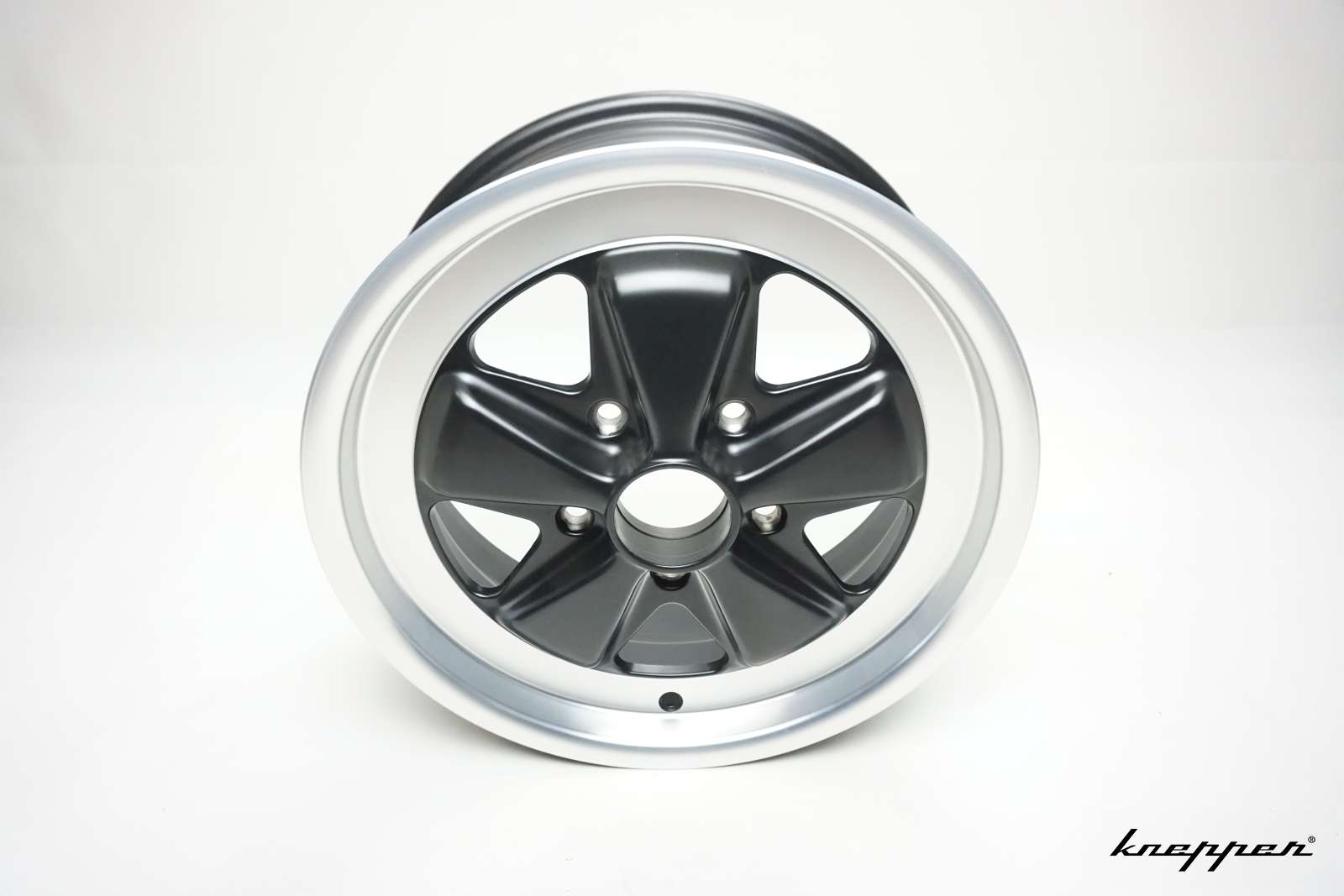 Fuchs - Style Felge 16" x 9J ET15 Schwarz Matt